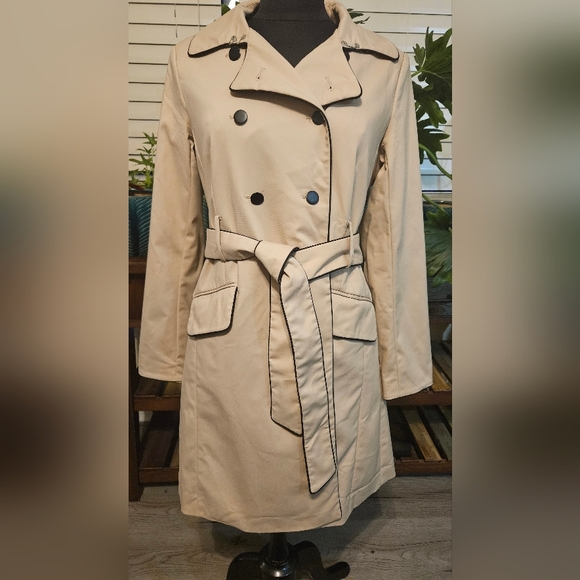 Cynthia Rowley Cream with Black piping Trench Coat - Picture 1 of 3
